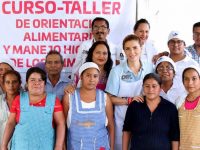 Entrega DIF apoyos a la Costa, Istmo y Sierra Sur