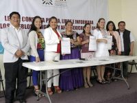 Mujeres artesanas de Santo Tomás Jalietza reciben Créditos a la Palabra