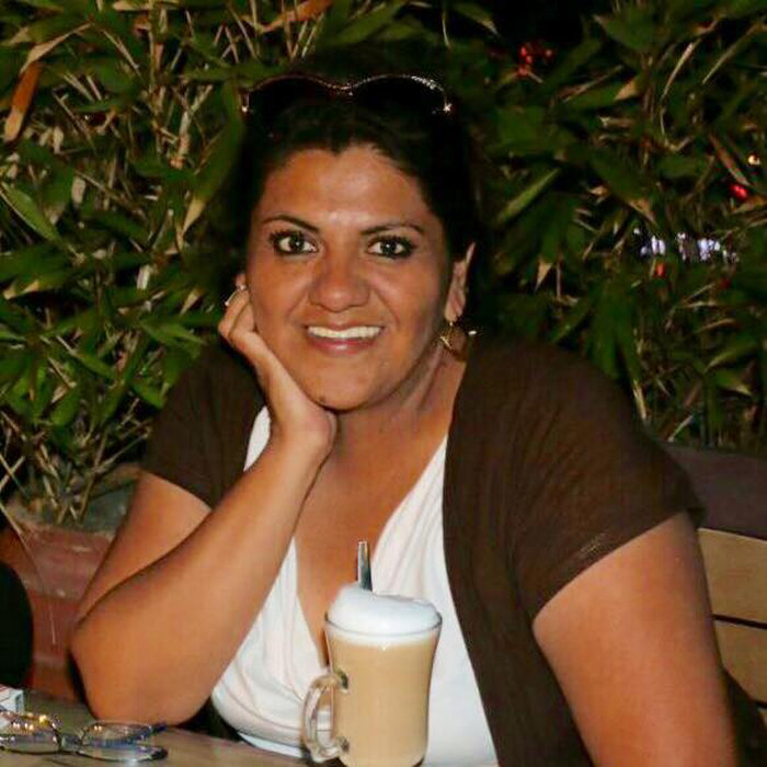 A la mitad del café… opinión que surge en la sobremesa :  Jaqueline  Robles