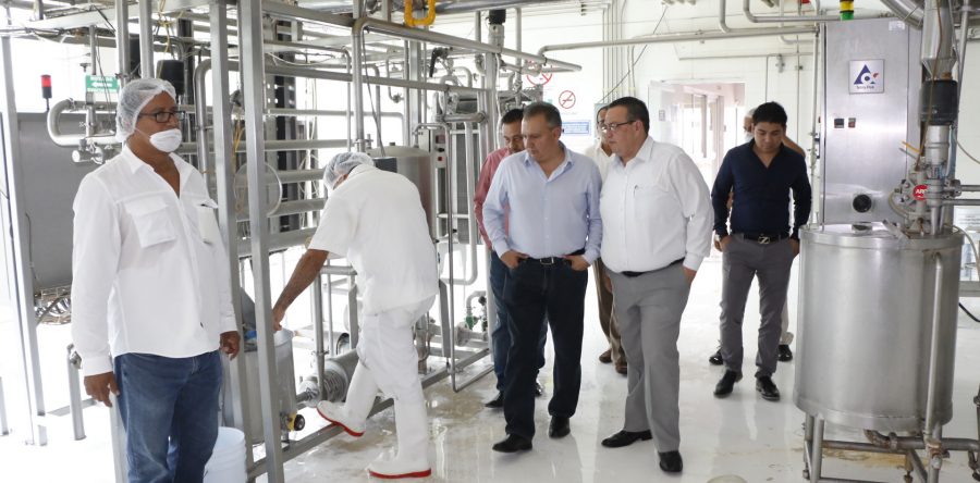 Más de dos millones de litros de leche al mes captan los dos Centros de Acopio Liconsa en Aguascalientes