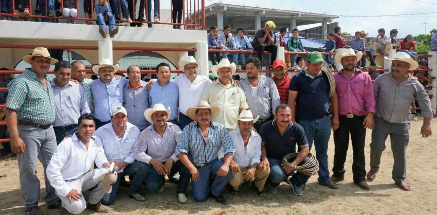 Reconoce Carol a padres de familia, se compromete a trabajar por su desarrollo