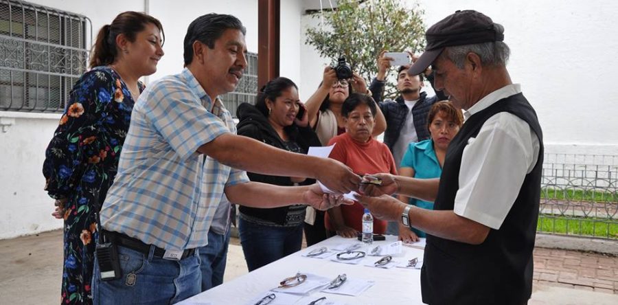 DIF Municipal de Santa Lucía del Camino realizó entrega de lentes de descanso.