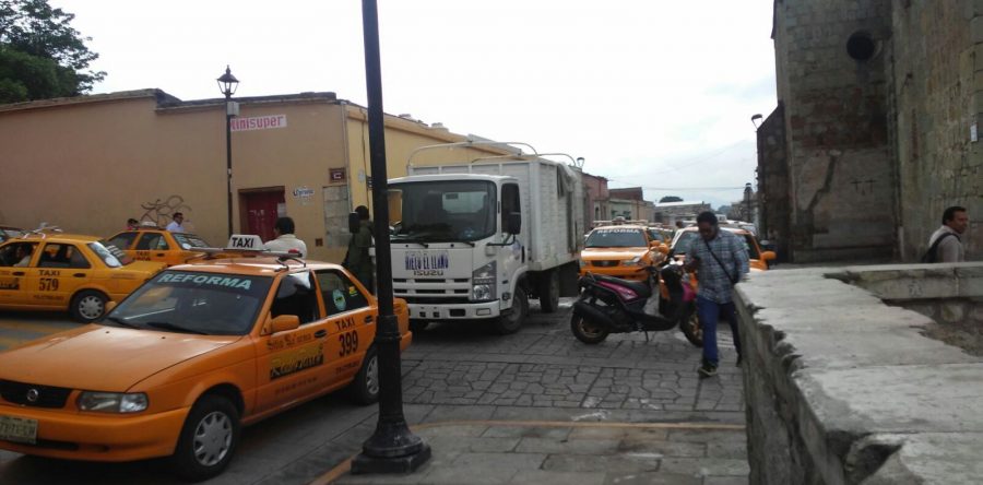 Denuncian taxistas invasión de mototaxis piratas en la Ciudad