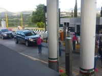 Normalistas toman la caseta de Suchixtlahuaca