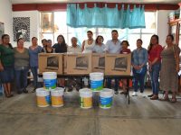 Raúl Cruz entrega computadoras, a estudiantes de educación básica en Santa Lucía del Camino.