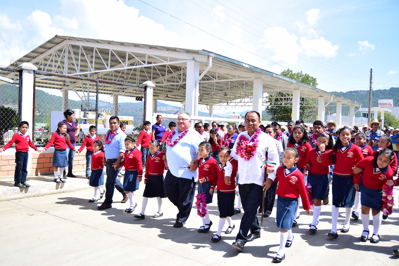 A la educación, debemos abonar todos: Sergio López Sánchez.