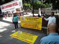 Exigen proveedores de Uniformes pagos superiores a los 100 mdp
