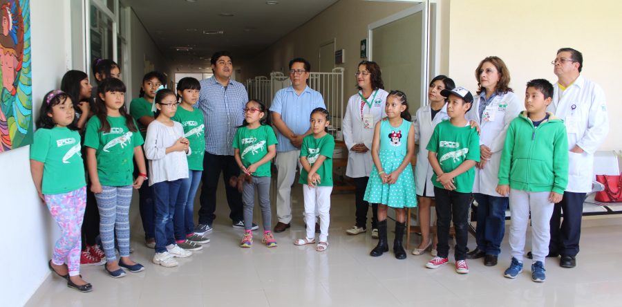 Donan piezas pictóricas al Área de Oncología del Hospital de la Niñez Oaxaqueña