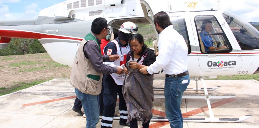 Restablecen puente aéreo, Sedesoh lleva ayuda a Sierra Sur