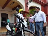 Raúl Cruz brinda mayor equipamiento y capacitación a policía de Santa Lucía del Camino en beneficio de la población.