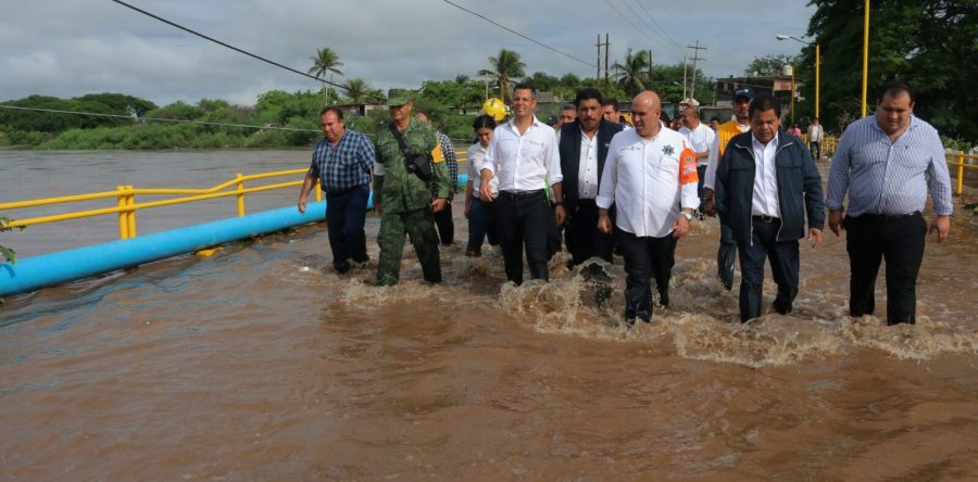Supervisa Murat zona de desastre en el Istmo de Tehuantepec