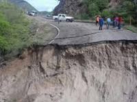 Habitantes de El Macahuite exigieron a la SCT reparación de carreteras