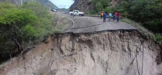 Habitantes de El Macahuite exigieron a la SCT reparación de carreteras