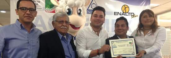 Raúl Cruz firmó convenio de colaboración con Acreimex y Enalto Solar.