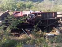 Volcadura de tráiler deja un herido en Huitzo