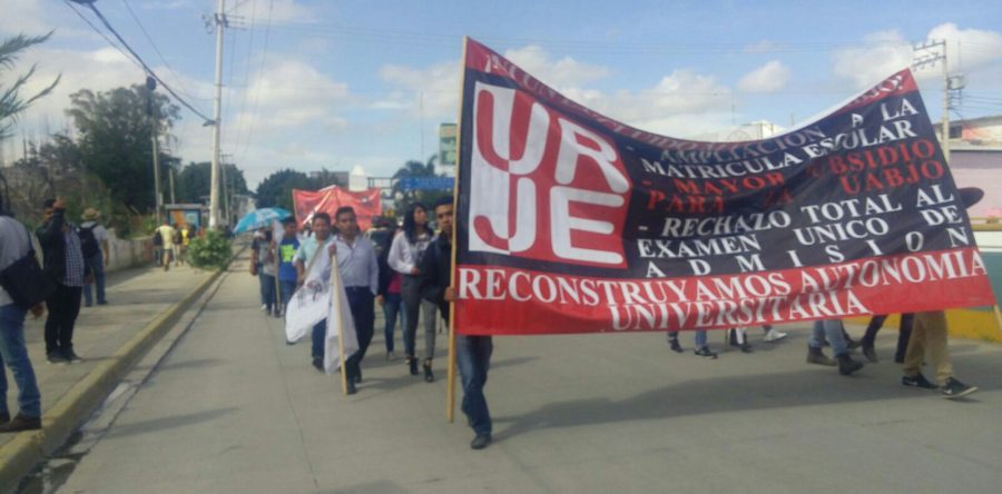 Marcha FECAUABJO en exigencia de más espacios y en rechazo al examen de admisión.