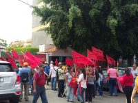 Con bloqueos y marchas exige Sol Rojo solución a pliego de demandas
