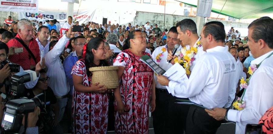 Arrancan Murat y Miranda Nava Programa de Estufas Sedesol-Sener