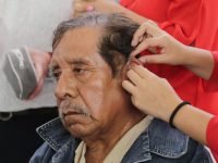 Entregan DIF Nacional y Estatal auxiliares auditivos  a personas con discapacidad