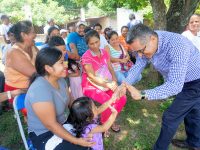Se reúne Carol con vecinos de Matías Romero para atender sus necesidades
