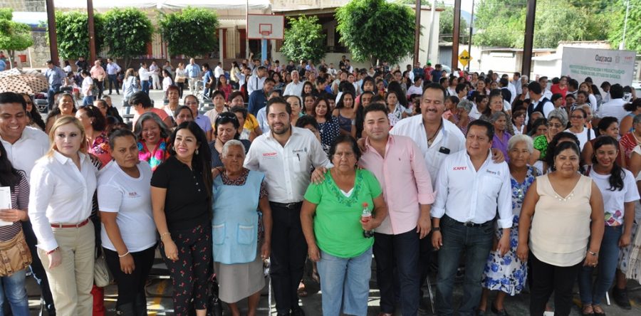 Juntos Raúl Cruz y el gobierno del estado, con actitud que transforma, incentivan el desarrollo humano de los habitantes de Santa Lucía del Camino a través de la educación y la capacitación.