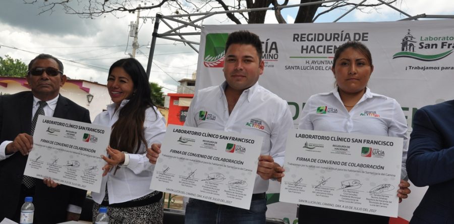 Signa Raúl cruz, convenio con el Laboratorio Clínico San Francisco, para mejorar la salud en Santa Lucía del Camino.