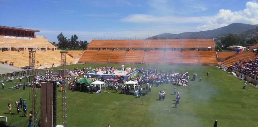 Guelaguetza magisterial pasa desapercibida