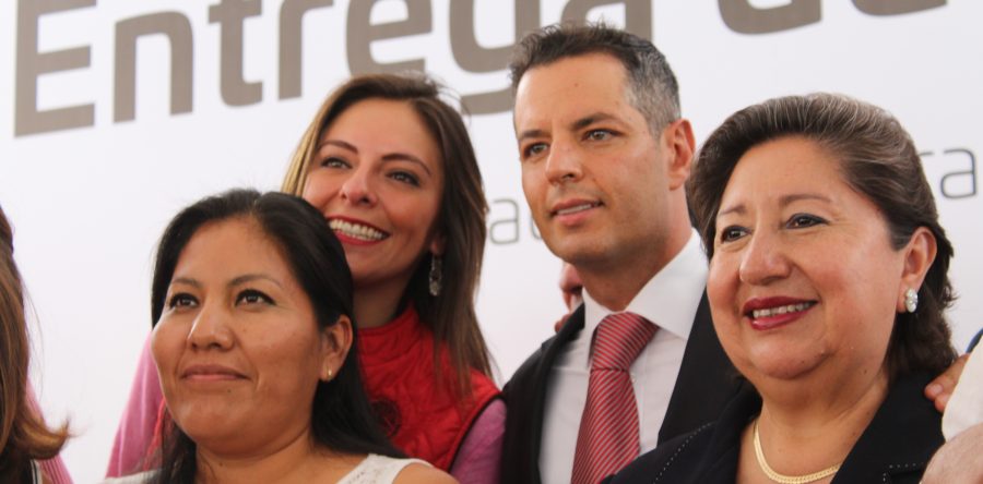 Entregan diputados federales y gobierno, segunda etapa de ambulancias