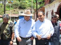 Promueve Horacio Antonio, obras de infraestructura para la Sierra Juárez.