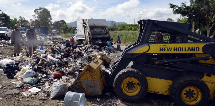 Implementa Gobierno Municipal operativo para limpiar el playón del río Atoyac