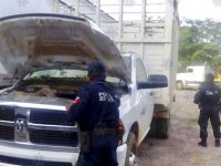 Localiza Policía Estatal vehículo abandonado con hidrocarburo