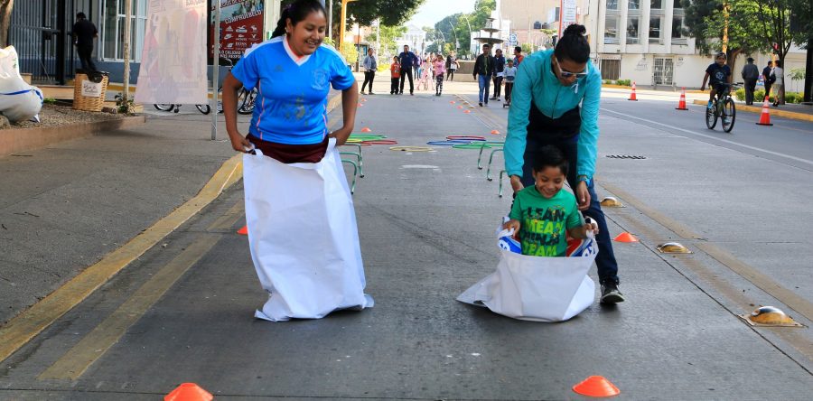 Comparte Jorge Birrueta su música con familias capitalinas