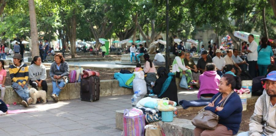 Desalojados de la Vicente Guerrero se refugian en el Zócalo de la Ciudad