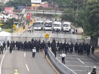 Bloquean maestros calles de Oaxaca como parte de boicot a Guelaguetza