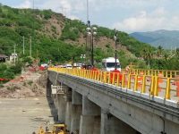 Restablecen SCT y Gobierno del Estado paso vehicular en el Puente de Tequisistlán