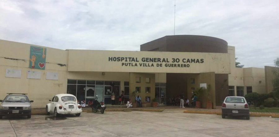 Dejan de laborar trabajadores del Hospital de Putla Villa de Guerrero.