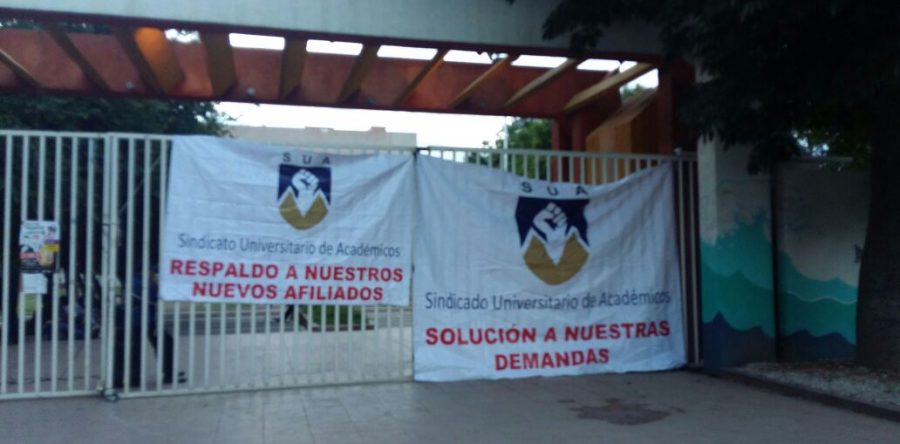 Toman Universidad de Oaxaca para exigir pago de bono
