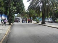 Padres de Familia de la Técnica 1 bloquearon crucero del estadio de Béisbol.