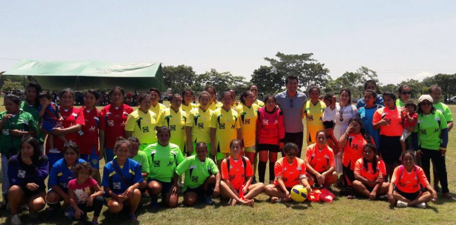 Entrega Juan Mendoza insumos para obras de beneficio social