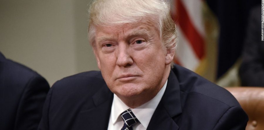 Trump y Macron hablan por teléfono sobre crisis en Venezuela