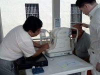 Acerca SSPO brigada médica oftalmológica al Centro de Reinserción Social de Tuxtepec