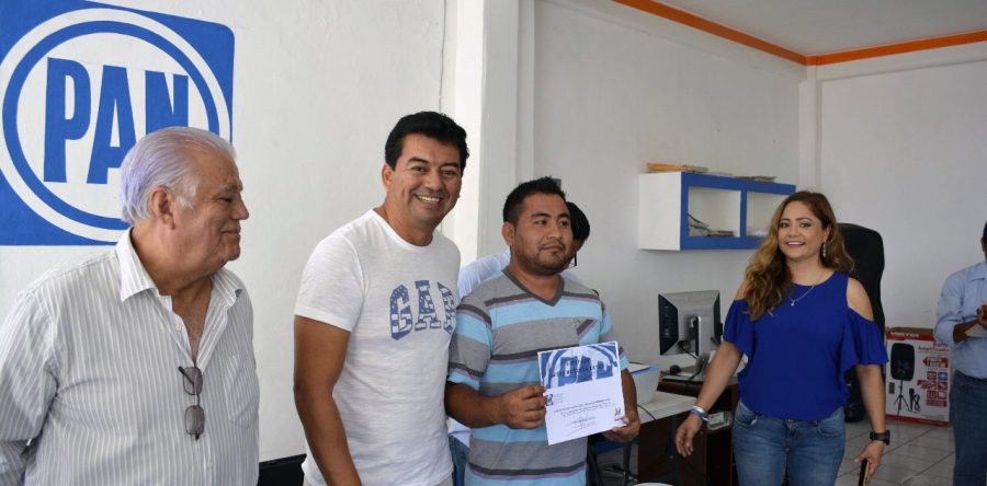 Beneficia Juan Mendoza a poblaciones de Sierra Sur y Costa
