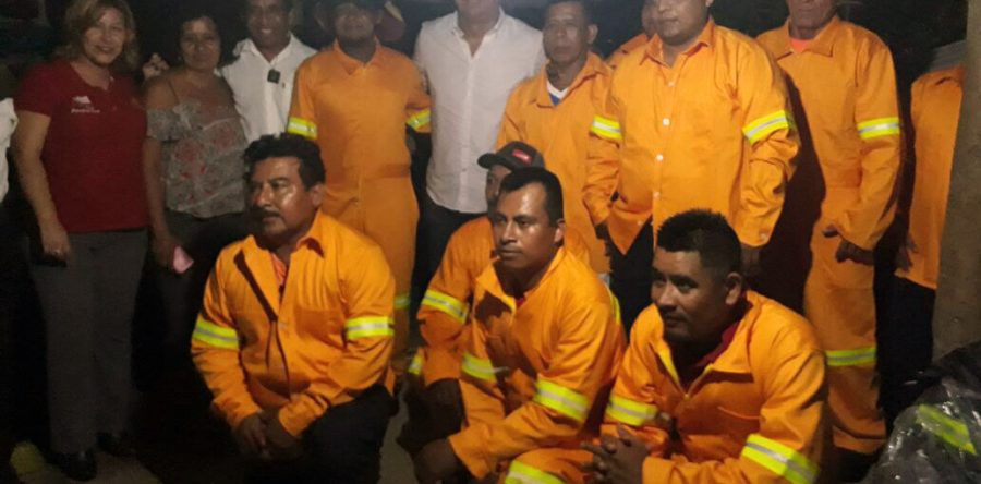 Equipa Juan Mendoza a bomberos de Pochutla