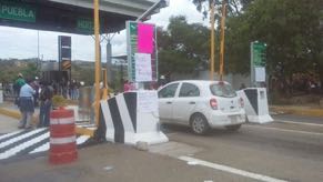 Toma S-22, normalistas y UABJO Caseta de Huitzo