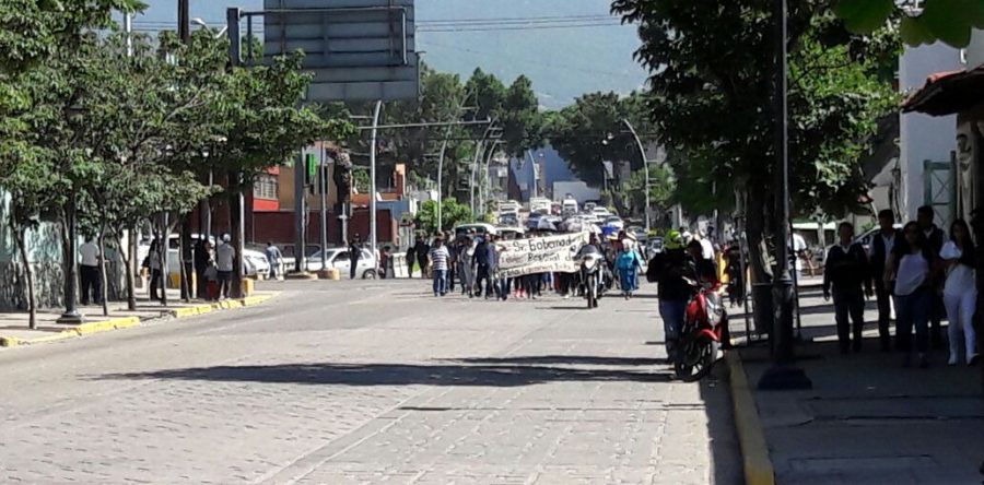 Bloqueos no cesan en Oaxaca