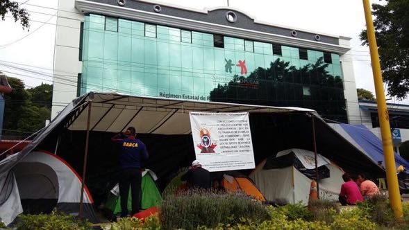 Sigue protesta en el Seguro Popular