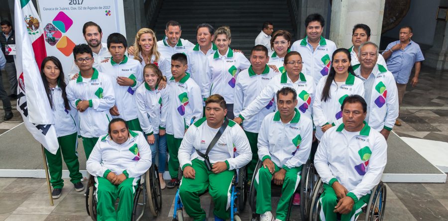 Abanderan AMH e Ivette Morán a deportistas que asistirán a la Paralimpiada 2017