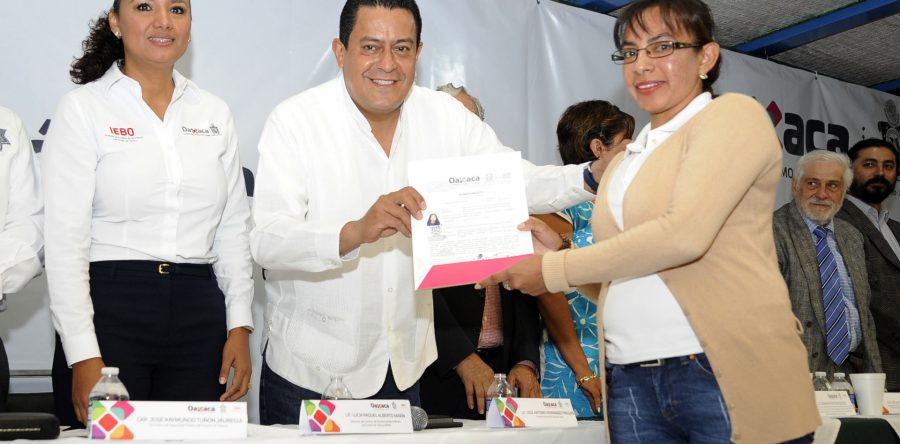 Atestigua Enrique Lira firma de convenio entre la SSPO y el IEBO