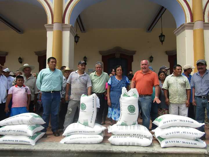 Campesinos revientan contra Raúl Mendoza edil de Ocotlán; hace negocio con fertilizantes, aseguran