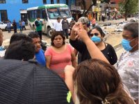 Comerciantes de la central bloquean para exigir el retiro de la basura